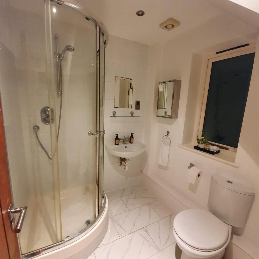 Spacious Beautiful And Warm Cottage With Parking Челмсфорд Екстер'єр фото