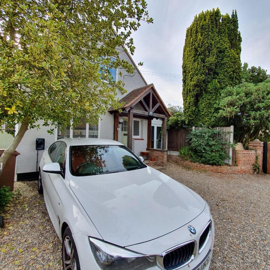 Spacious Beautiful And Warm Cottage With Parking Челмсфорд Екстер'єр фото